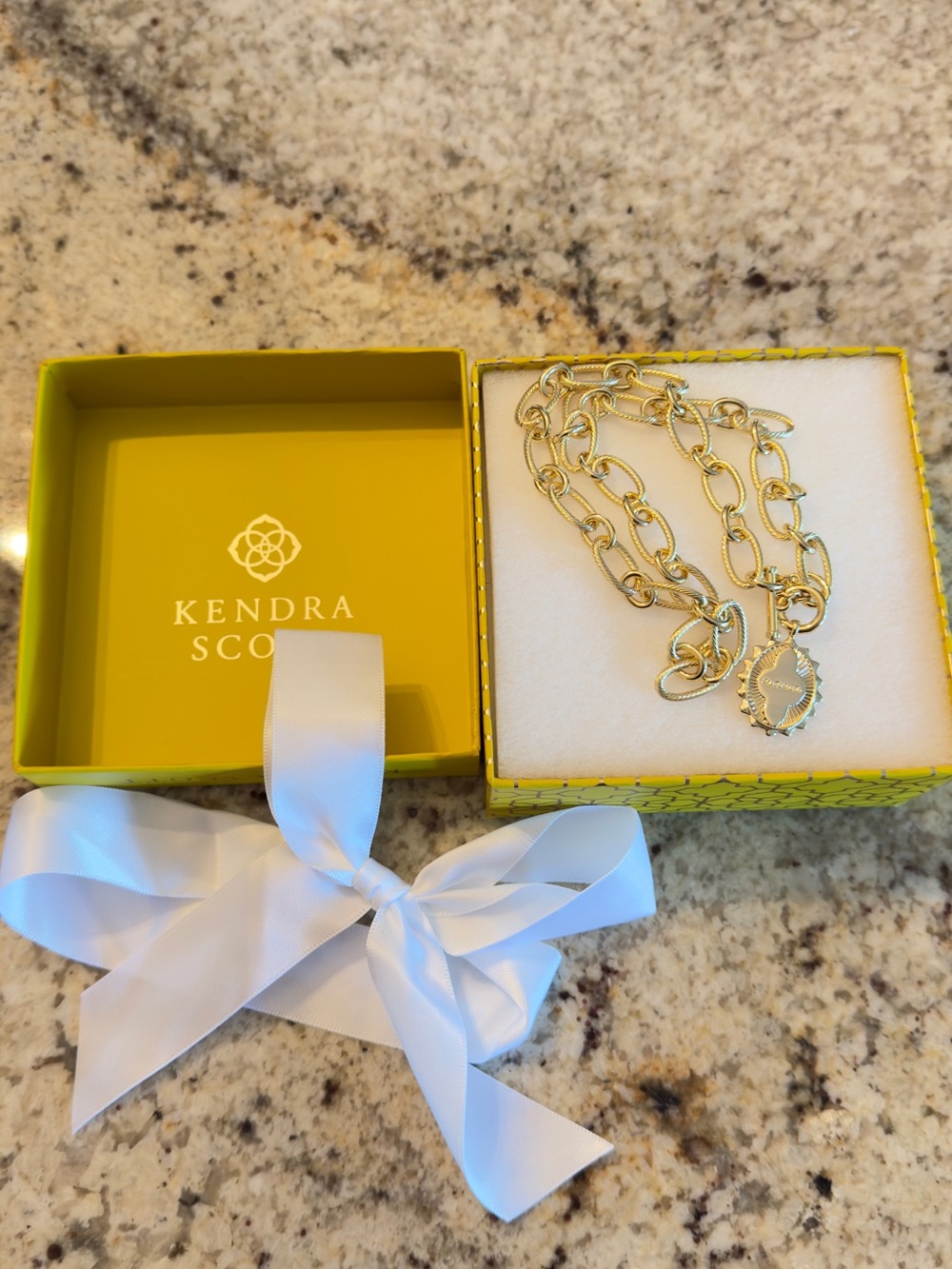 Kendra Scott Gold Chunky Link Necklace with Logo Charm - Picture 4 of 8